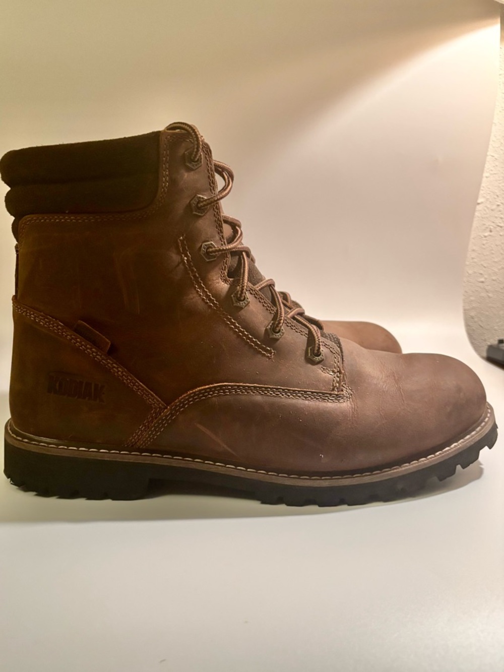 Kodiak Leather Work Boot McKinney 
Waterproof outdoor Excellent Condition sz 11w